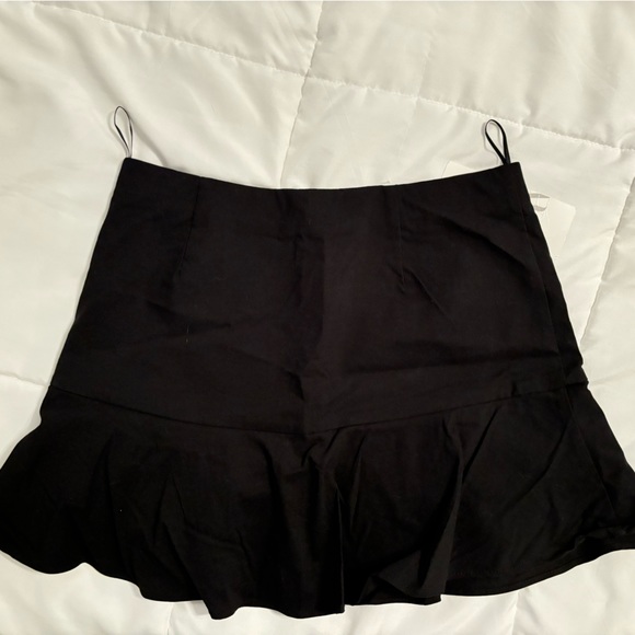**SOLD ON DEPOP**NWT Zara Skirt - Picture 2 of 3